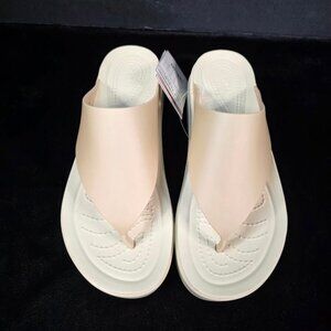 NWT Crocs Women's Brooklyn Platform Flip Flop 7